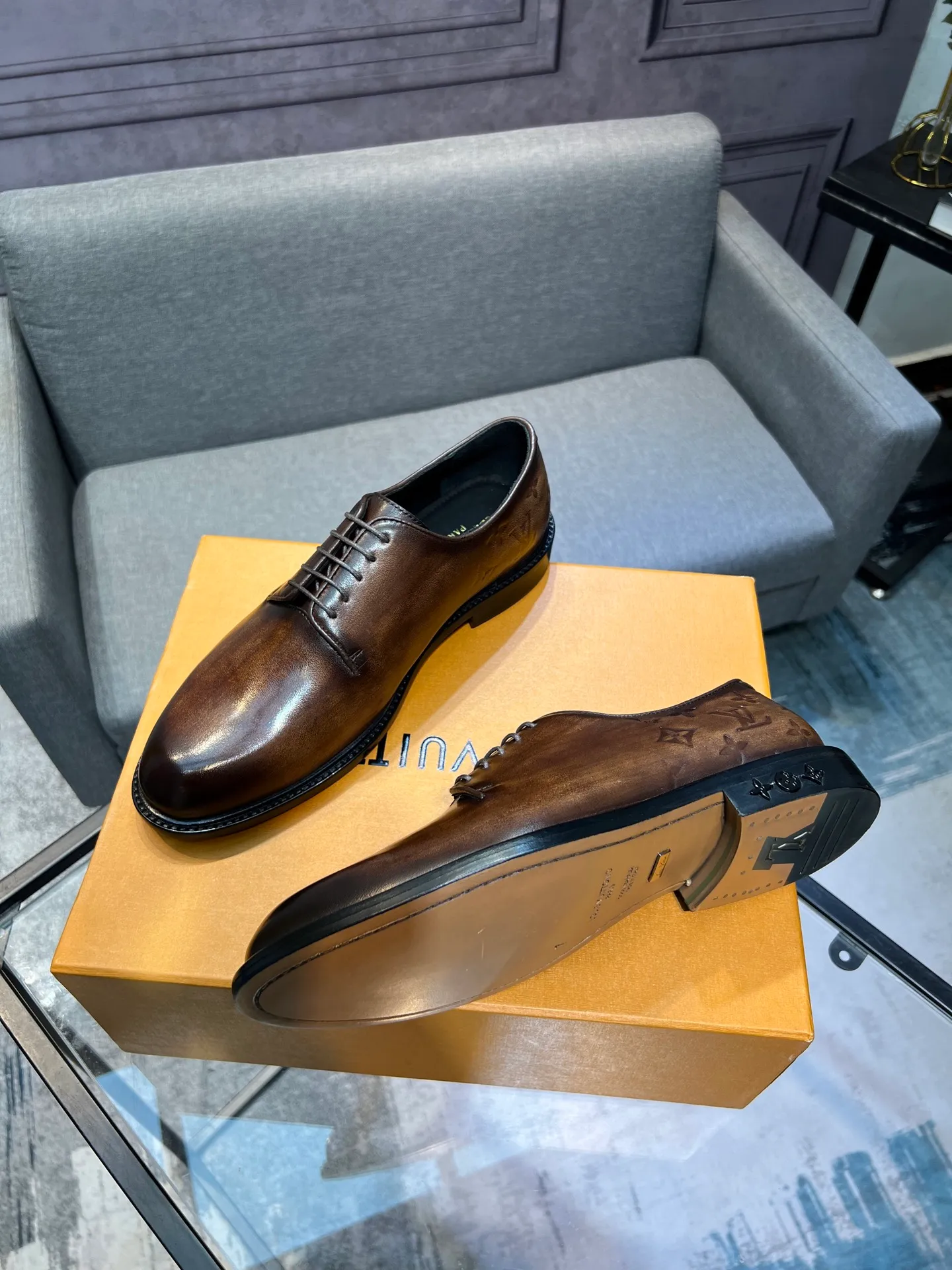 Men's shoes 💰1020 LV top luxury brand, high-quality men's business formal leather shoes, imported genuine leather soles! Customized imported leather, the first layer of open-edge beaded lacquered cowhide, the texture is incomparable, the imported cowhide lining, high-end high-end shoes, don't miss it! size:39-44 (Male 38 45 46 customized)